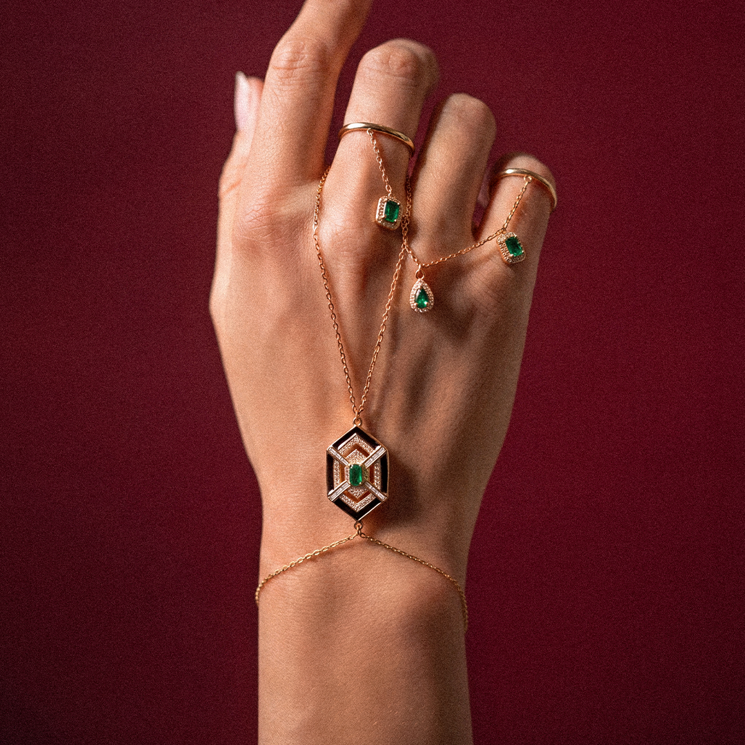 Art Deco Glamour: Discover Iman & Leah