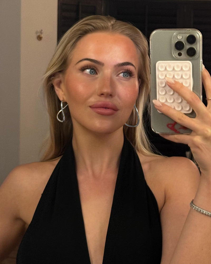 @larissaselene