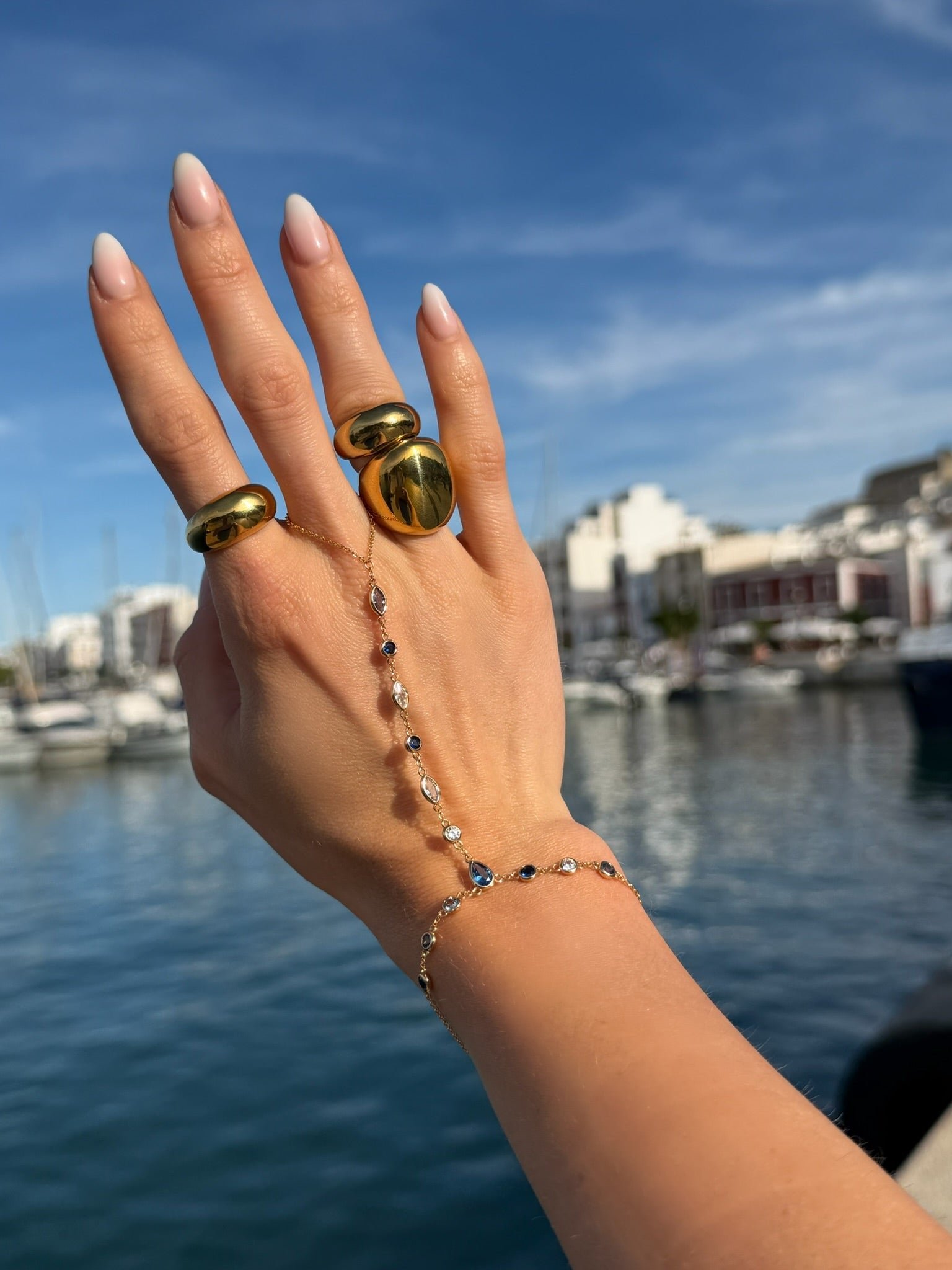 De Aurelia Ocean hand chain - gold plated