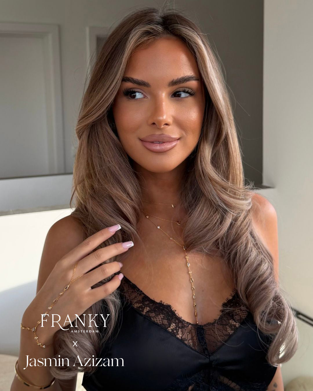 De Aurelia Hazel hand chain – gold plated