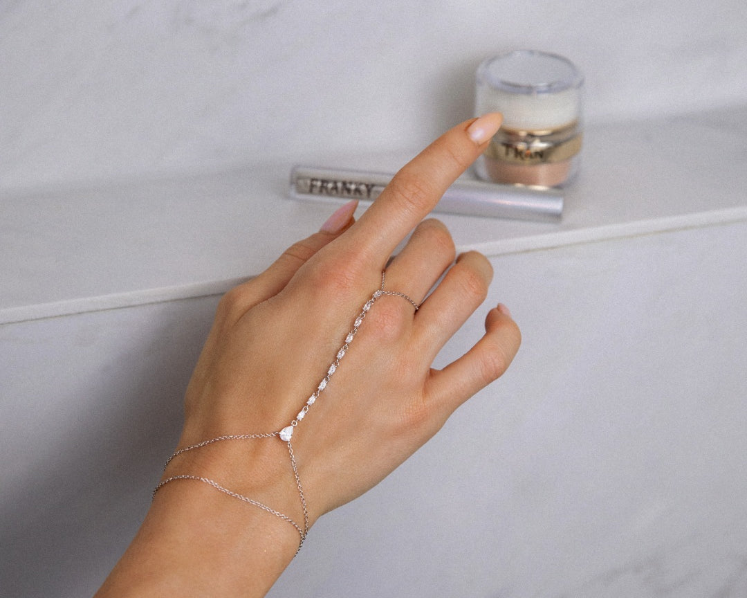 The Chiara hand chain - silver plated – Franky Amsterdam