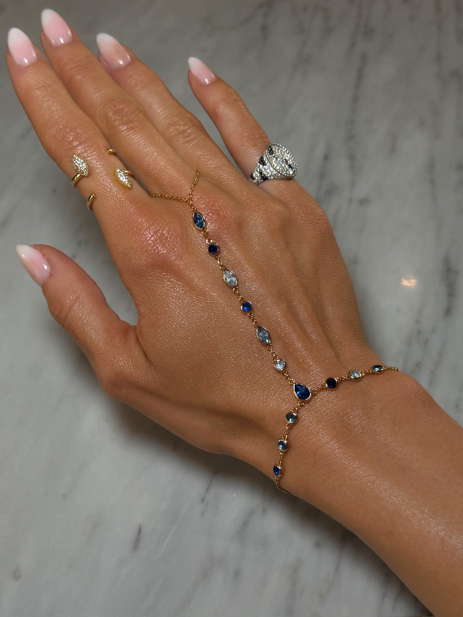 De Aurelia Ocean hand chain - gold plated